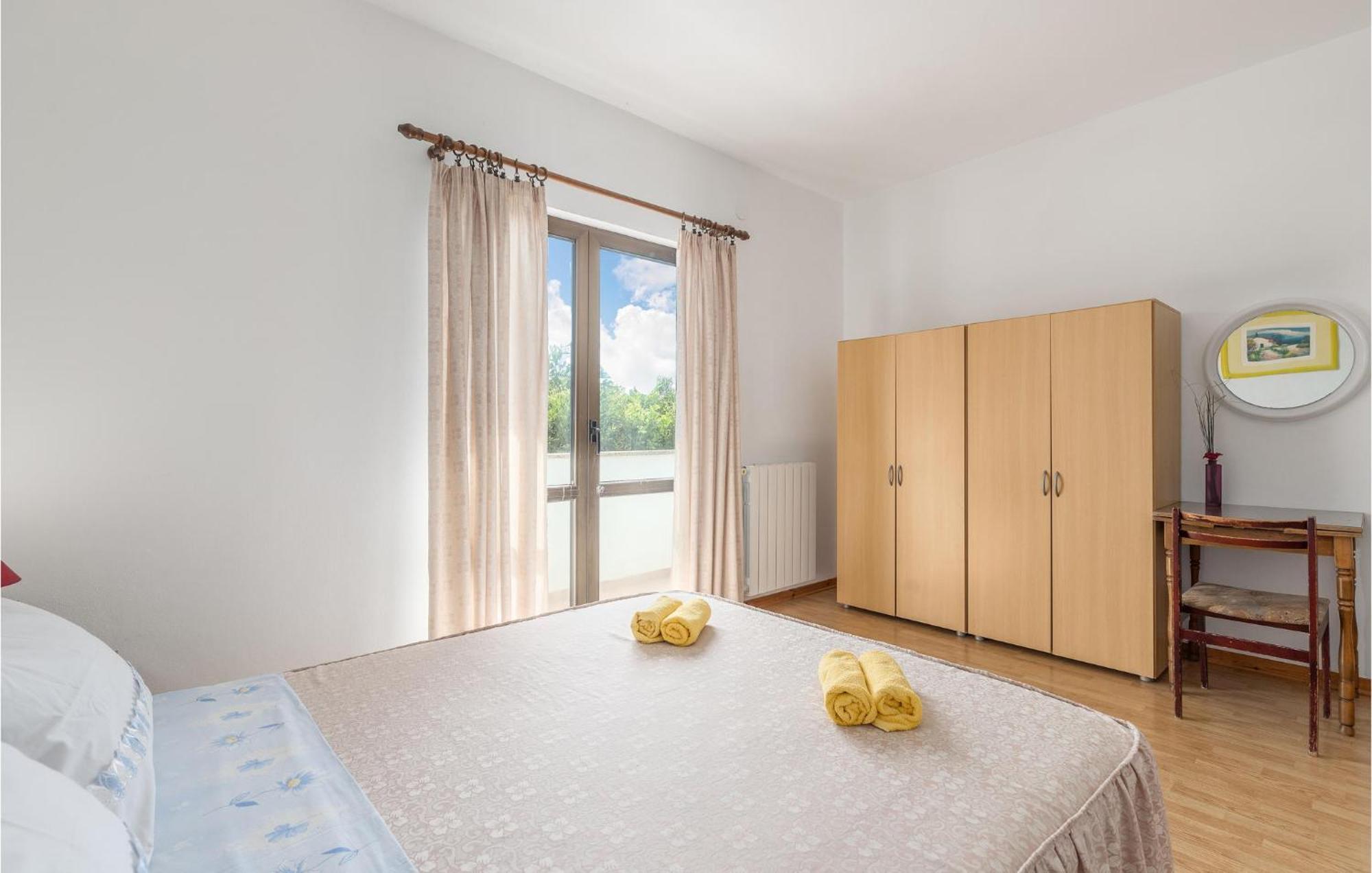 Beautiful Home In Visnjan With Wifi Екстериор снимка