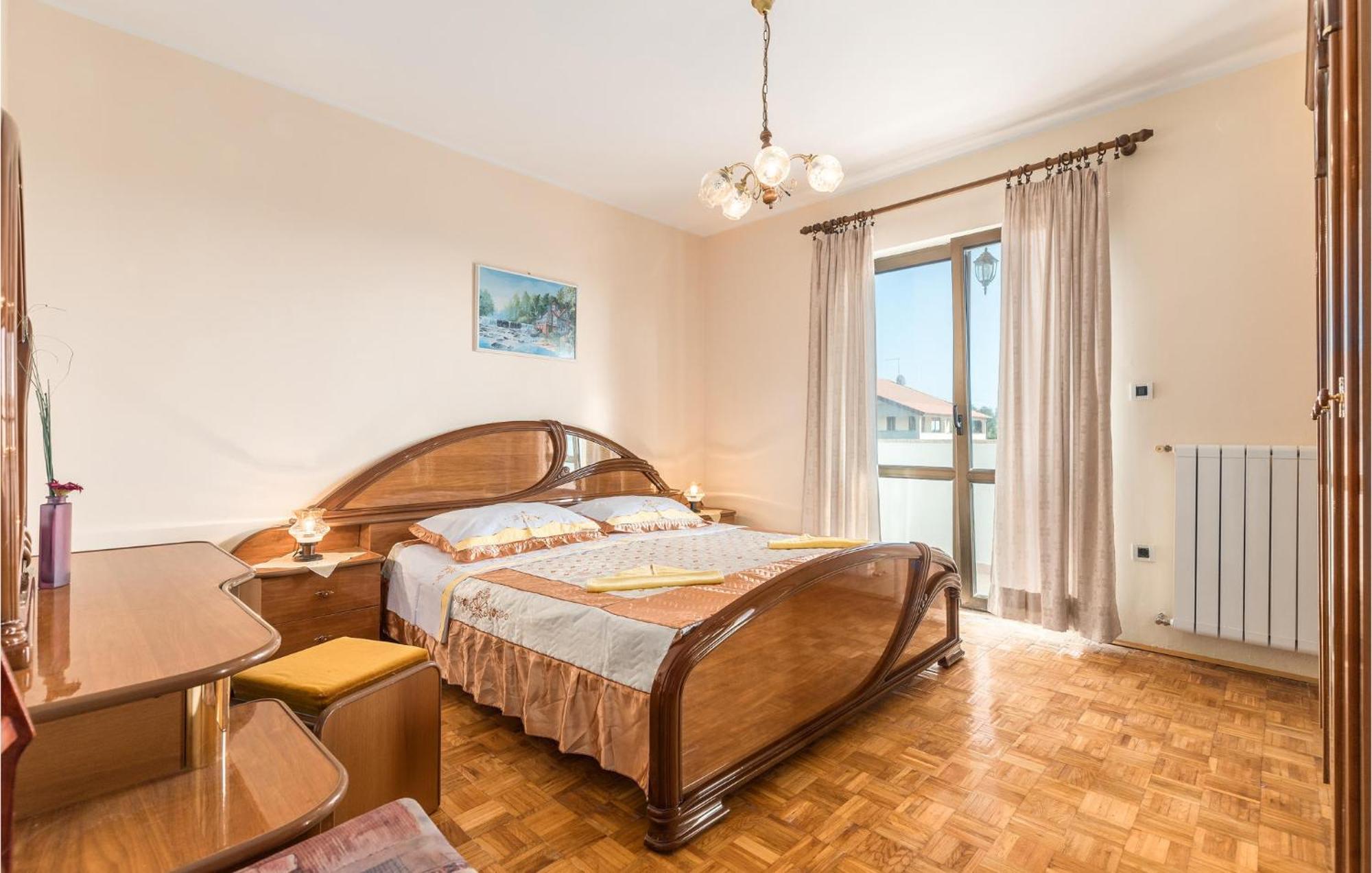 Beautiful Home In Visnjan With Wifi Екстериор снимка