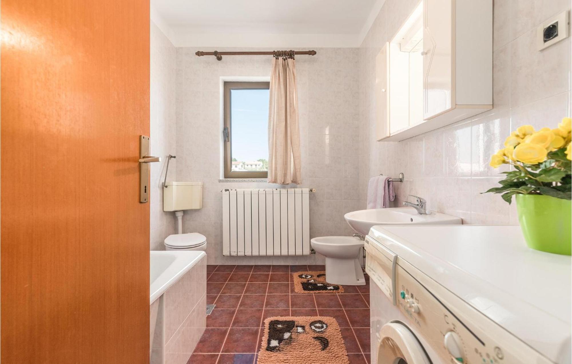 Beautiful Home In Visnjan With Wifi Екстериор снимка