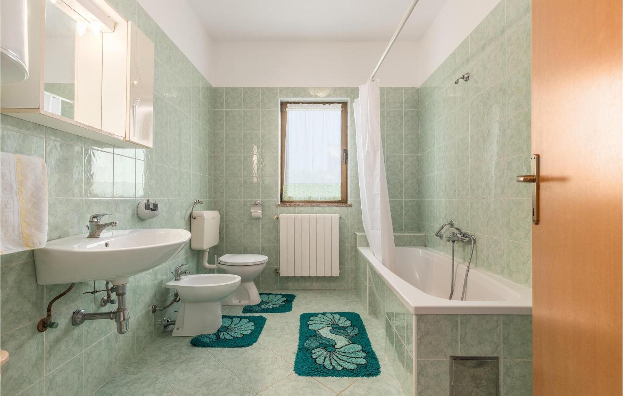Beautiful Home In Visnjan With Wifi Екстериор снимка