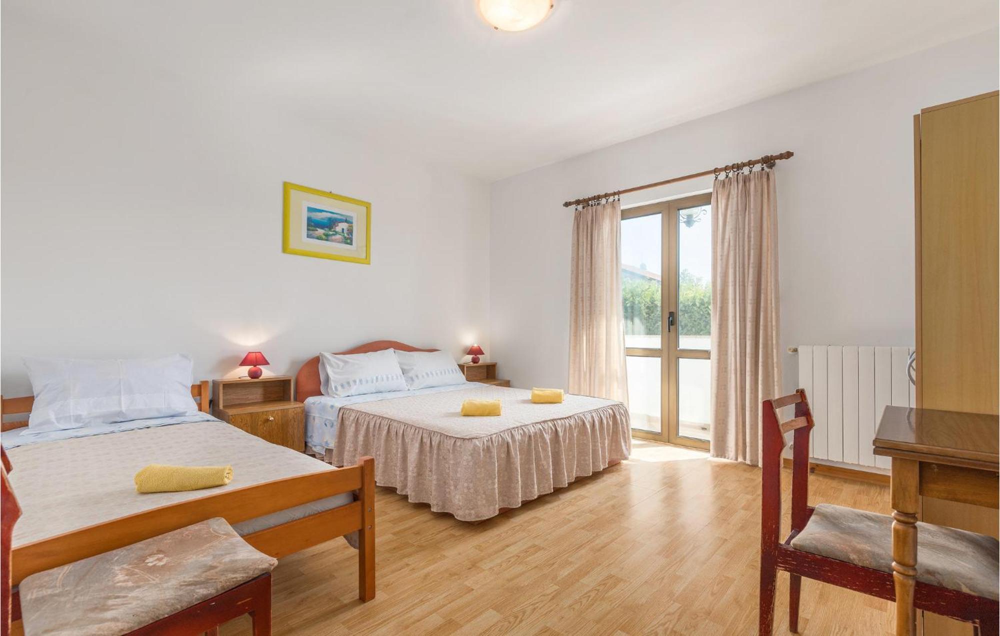Beautiful Home In Visnjan With Wifi Екстериор снимка