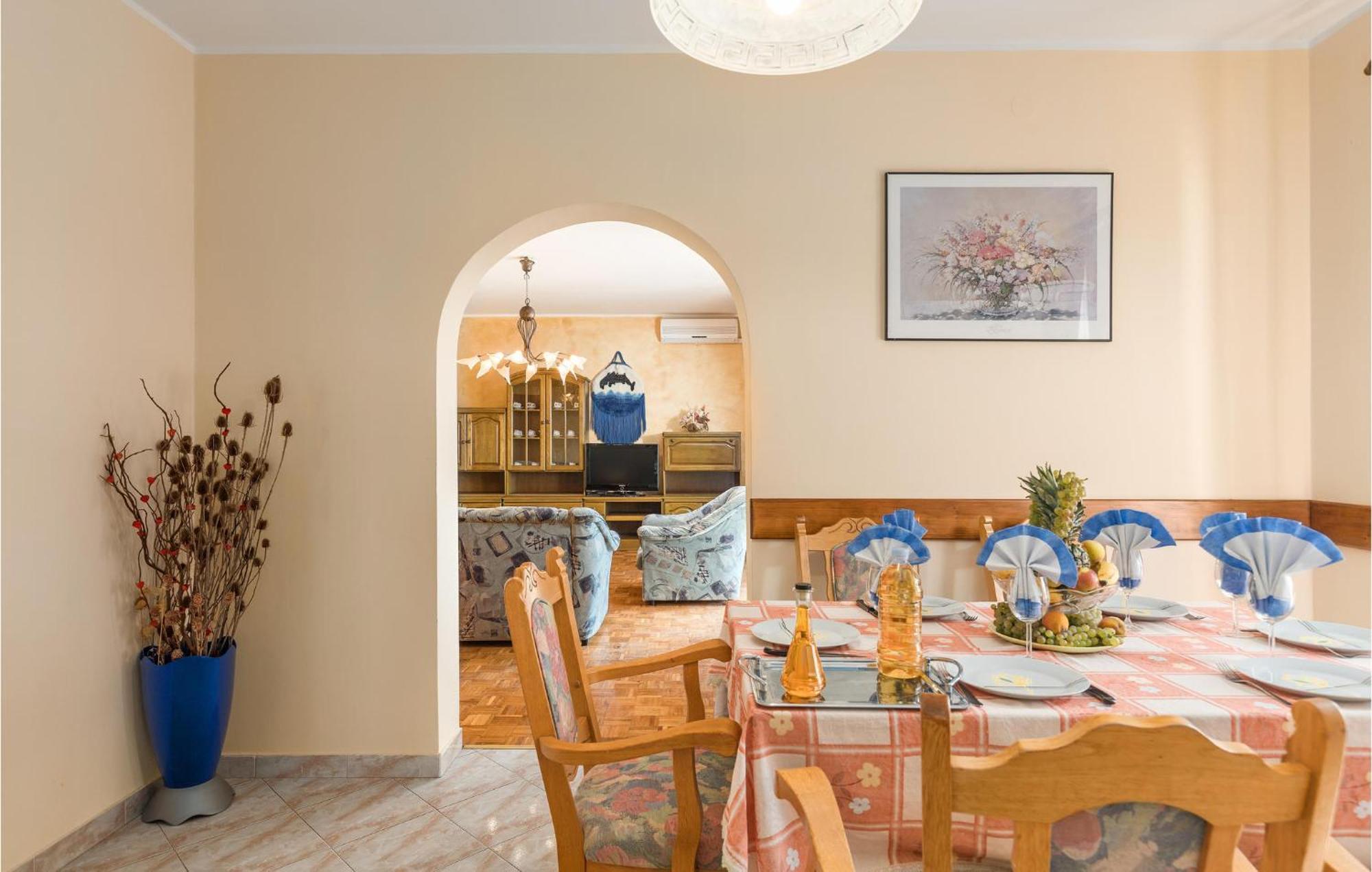 Beautiful Home In Visnjan With Wifi Екстериор снимка