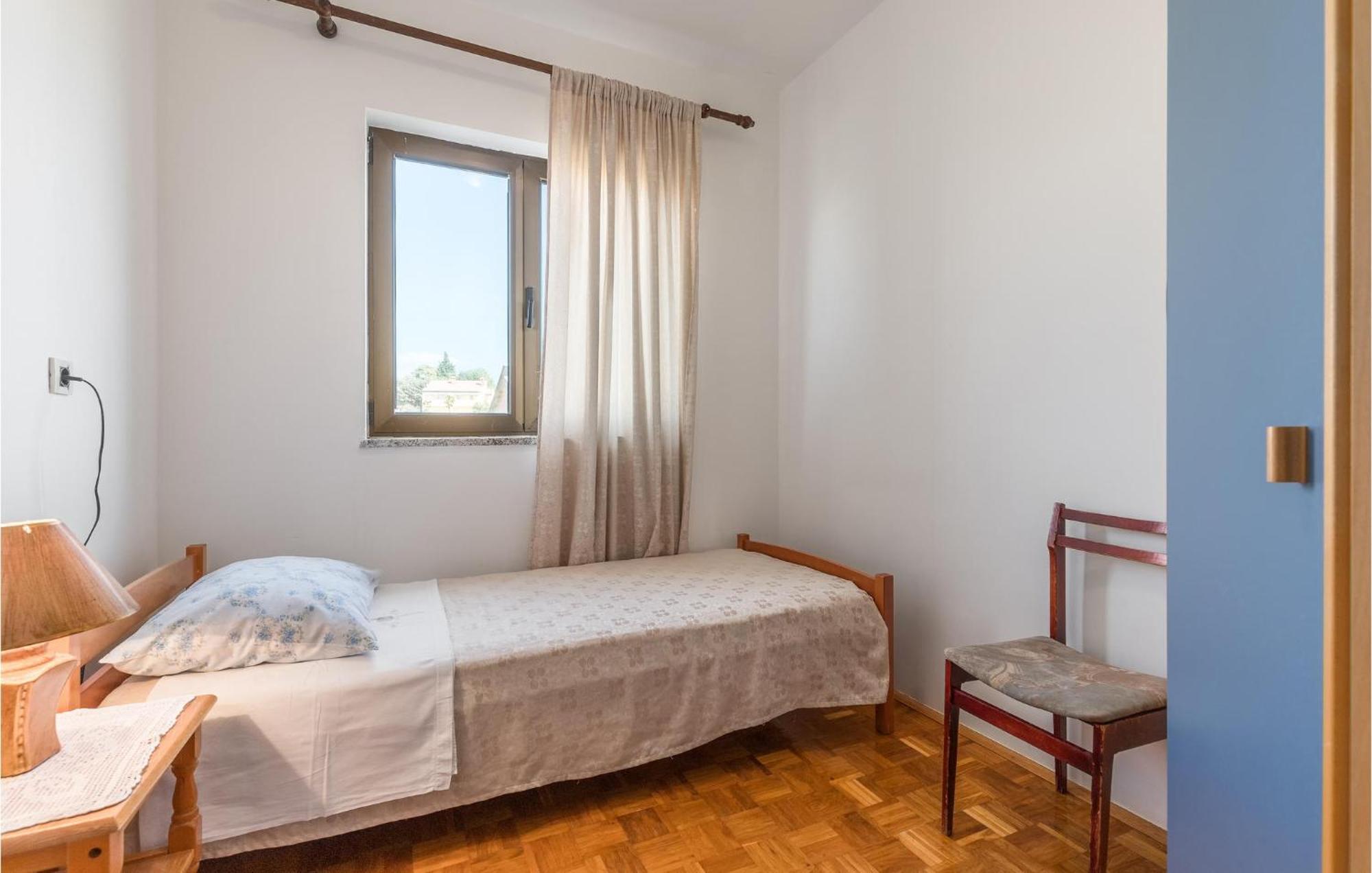 Beautiful Home In Visnjan With Wifi Екстериор снимка